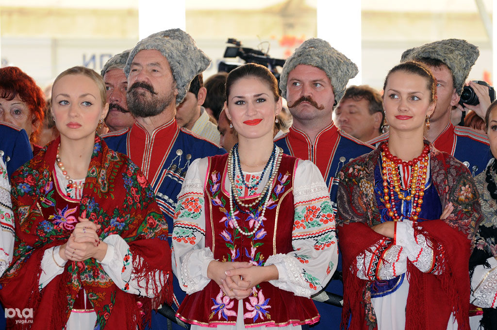 Кубанская национальность. Кубанский народ. Кубанские казаки народ. Украшения кубанских казачек. Кубанские казаки народность.