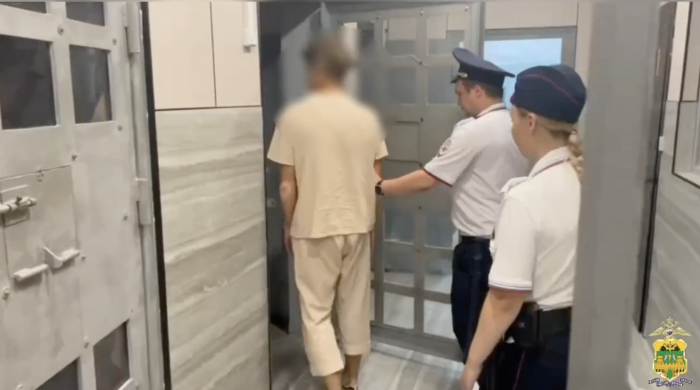В Сочи задержали мужчину, который залил монтажной пеной сирену оповещения