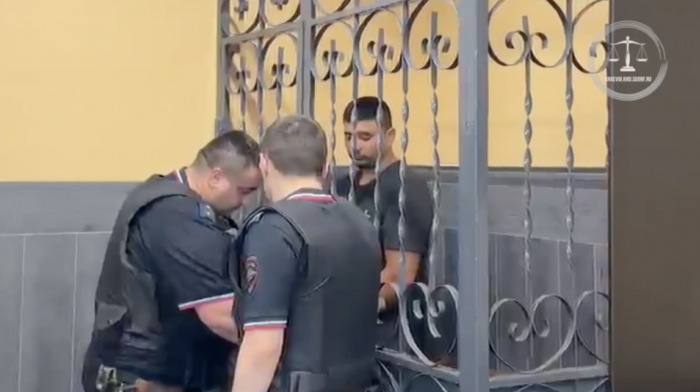В Краснодаре арестовали мужчину, который наехал на группу людей