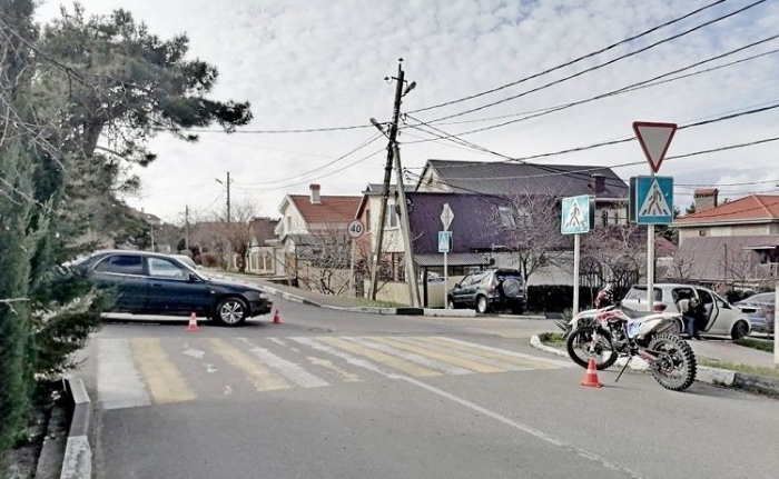 В Геленджике несовершеннолетний водитель мотоцикла попал в больницу после ДТП 