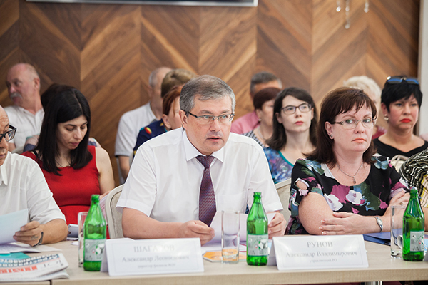 В Краснодаре обсудили проблемы обеспеченности инвалидов
