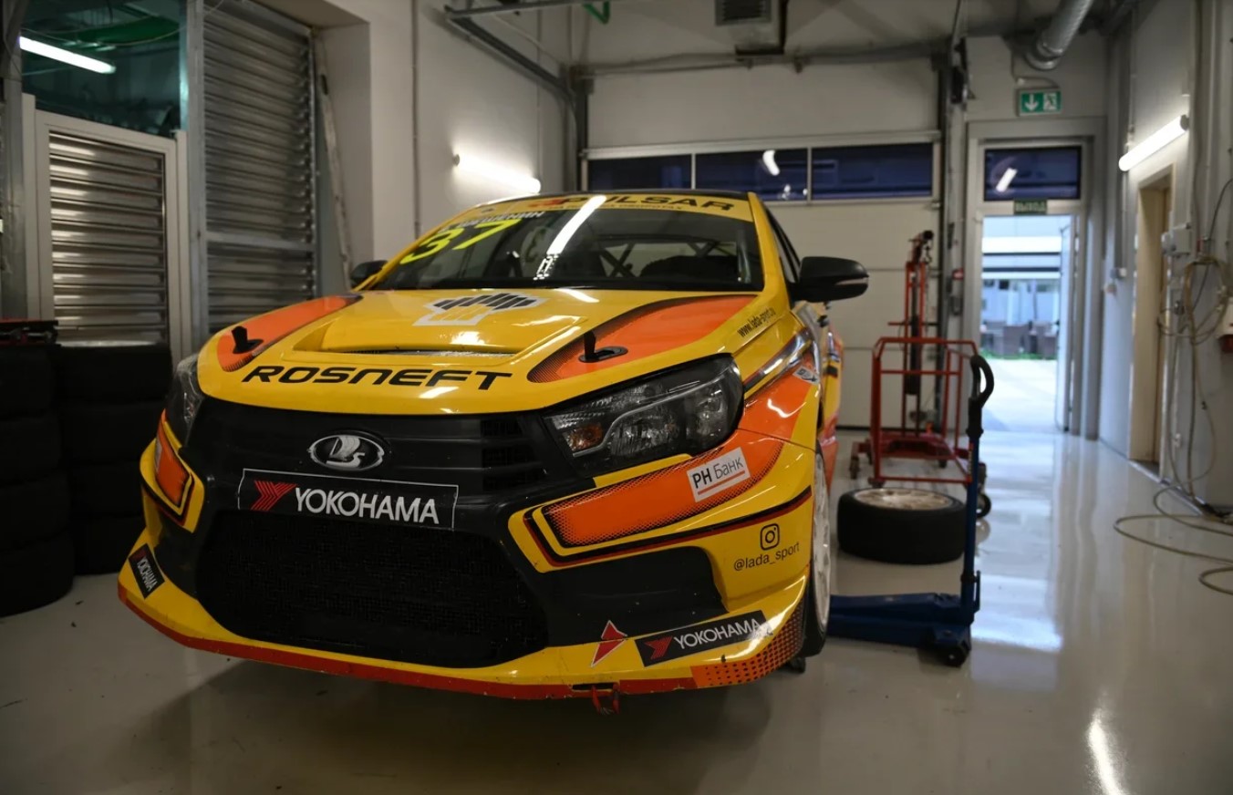 LADA Sport ROSNEFT стала чемпионом российской серии кольцевых гонок 2021 года