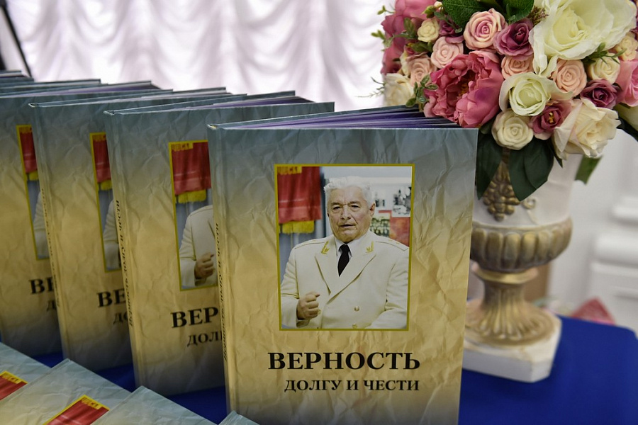 Героя труда Кубани Анатолия Шкребца поздравили с юбилеем