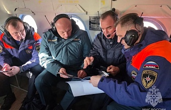 Глава МЧС России прибыл в Туапсе для контроля тушения пожара на НПЗ