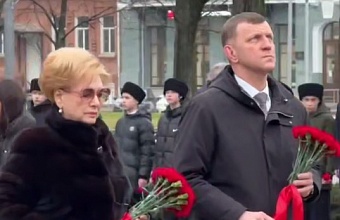 Глава Краснодара и председатель городской Думы возложили цветы к бюсту Георгия Жукова и к мемориальной арке