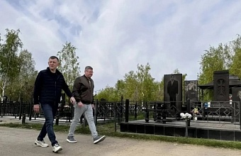 Евгений Наумов проверил подготовку кладбищ к Радонице
