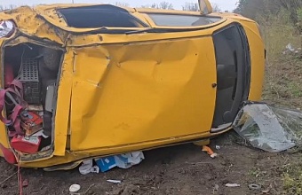 В Каневском районе легковушка вылетела с дороги, пострадали трое подростков-пассажиров 