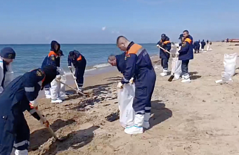 На косе между Витязево и Благовещенской завершены работы по сбору выбросов нефтепродуктов 