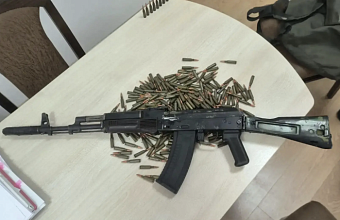В Тихорецке мужчину задержали при попытке продать автомат и 275 патронов