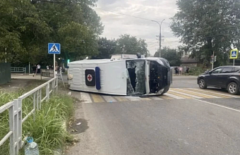 Пять человек пострадали в ДТП со скорой в Армавире