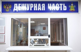 Приезжий украл у сочинца наушники под предлогом послушать музыку 