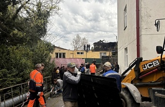 Более 90 волонтеров разбирают разрушенные после атаки БПЛА дома в Туапсе