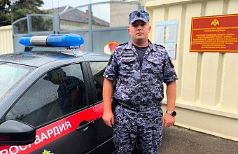 Росгвардеец спас 80-летнюю женщину из горящего дома в Курганинске