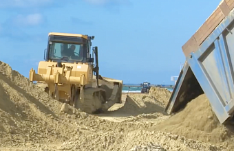 На пляж в селе Витязево завезли 20 тыс. кубометров нового песка