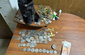 В Ейске мужчина обманул пенсионера, продав ему «старинные» монеты