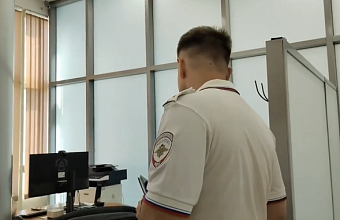В Краснодаре полицейские и сотрудники банка спасли пенсионерку от потери почти 5 млн рублей