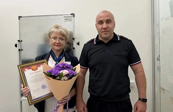На Кубани бдительность сотрудницы банка помогла сохранить около 1 млн рублей местному жителю