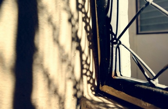 Обломки БПЛА попали в многоквартирный дом в Новороссийске