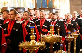 Вениамин Кондратьев поздравил с 35-летием реабилитации казачества