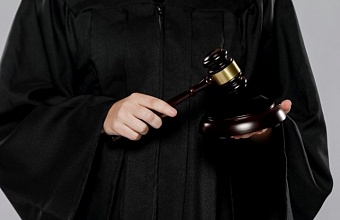 В Сочи приставы помогли женщине, которой стало плохо в суде 