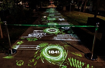 В Ростове-на-Дону зажгли уникальный световой маршрут «185 шагов в будущее» в честь юбилея Сбера и Дня города