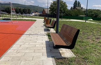 В Апшеронске благоустраивают сквер им. Комарова