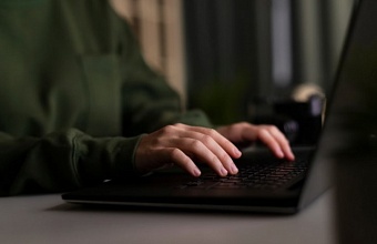 Мошенники придумали схему обмана россиян при помощи продажи сертификатов 