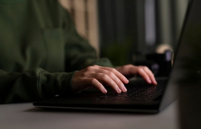 Мошенники придумали схему обмана россиян при помощи продажи сертификатов 