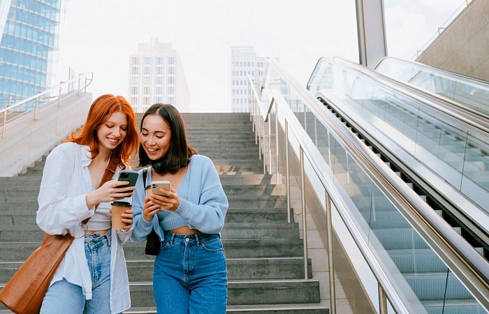 Т2 дарит полгода бесплатной связи новому абоненту и начисляет 2000 рублей тому, кто его пригласил