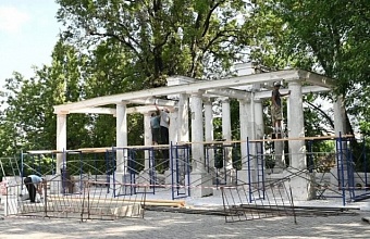 В парке «Городской Сад» в Краснодаре стартовал ремонт исторической колоннады