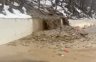 В Адлерском районе Сочи приостановлено движение из-за схода селя