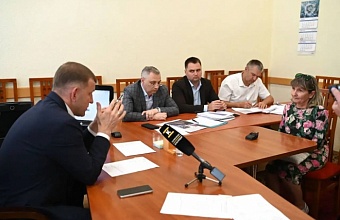В Краснодаре отремонтируют тротуар возле школы искусств и высадят деревья у многоэтажки