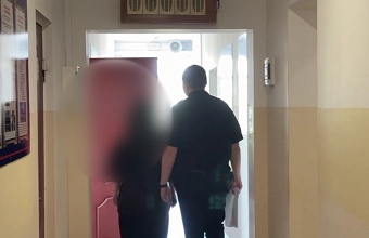 В Курганинском районе пособница мошенников убедила пенсионерку, что ее 4 млн рублей хранятся на флешке 