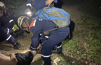На «Семеновском шпиле» в Сочи спасатели эвакуировали мужчину с травмой ноги