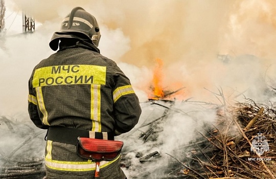 Под Геленджиком потушили лесной пожар после падения обломков БПЛА