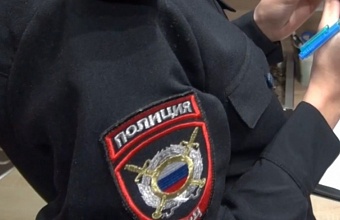  В Абинске с поличным задержали  девушку-курьера мошенников