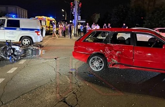 В Краснодаре в ДТП с иномаркой пострадал водитель мотоцикла