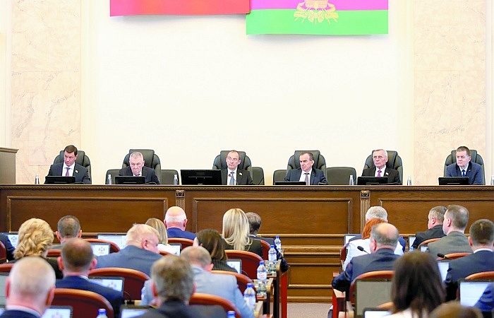 Постановления   и законы приняли