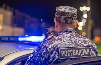 В Витязево мужчина устроил дебош в санатории и ударил охранника бутылкой