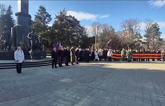 Георгиевскую ленту длиной 1,2 километра развернули в Краснодаре в День освобождения города