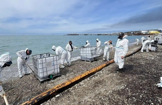 В Туапсе вывезли 12656 кубометров загрязненного мазутом грунта