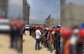 В Анапе на стройке выявили 60 нелегальных мигрантов