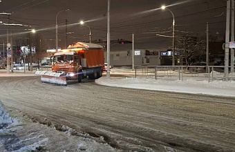 На Кубани задействовали более 200 единиц спецтехники для уборки дорог