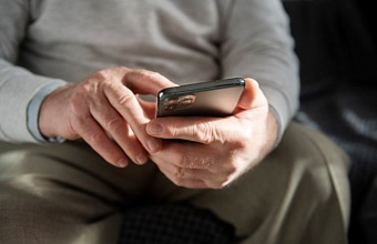 Мошенники начали обманывать россиян, предлагая новогодние скидки и призы