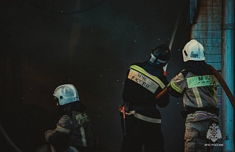 Площадь пожара на морском терминале в Туапсе сократилась в четыре раза