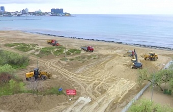 Отсыпку чистого песка провели на 1,5 км пляжей Анапы
