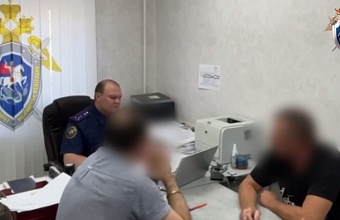 В Тбилисском районе мужчина убил ножом знакомого, распивавшего алкоголь с его сожительницей
