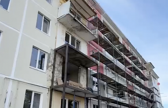 В Краснодаре восстанавливают дом, пострадавший при атаке БПЛА