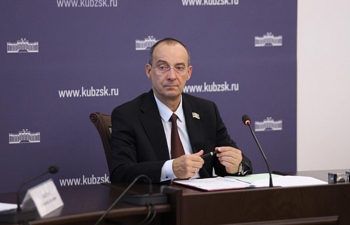 Юрий Бурлачко провел планерку с депутатами ЗСК