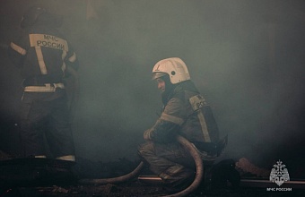 В Краснодаре произошел пожар на складе на ул. Круговой